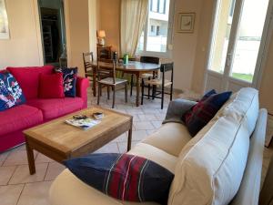 Maisons de vacances La plage au bout du jardin / Sword Beach cottage : photos des chambres