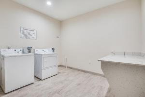 Americas Best Value Inn & Suites Houston at Hwy 6