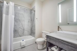 Americas Best Value Inn & Suites Houston at Hwy 6
