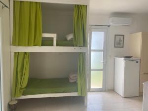 studio, jardin, parking à 100 m de la plage