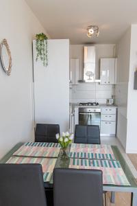 Flexible SelfCheckIns 32 - Zagreb - Garage - Electric vehicle ccharger - Big Loggia - New - Apartments Repinc 32