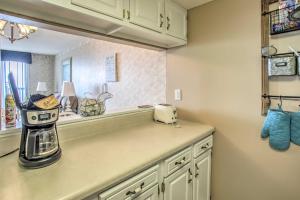 Walk to Family Kingdom Retreat with Pool