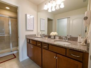 SpaciousTownhome 15 min to Disney Private Pool-BBQ