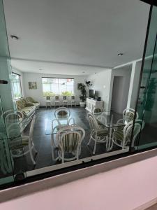 Apartamento no Guarujá Enseada a beira mar, ótima localidade e com ar condicionado