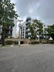 Apartamento no Guarujá Enseada a beira mar, ótima localidade e com ar condicionado