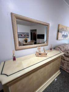 Apartamento no Guarujá Enseada a beira mar, ótima localidade e com ar condicionado