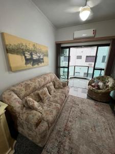 Apartamento no Guarujá Enseada a beira mar, ótima localidade e com ar condicionado