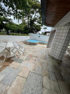 Apartamento no Guarujá Enseada a beira mar, ótima localidade e com ar condicionado