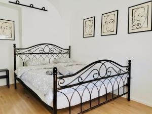 150 steps to the main square 