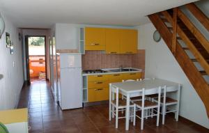 Two-room apartment for 4 people with air conditioning 500 m from the sea near Porto Vecchio