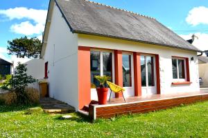 Maisons de vacances Maison a 30m de la plage avec grand jardin : photos des chambres