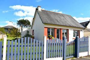 Maisons de vacances Maison a 30m de la plage avec grand jardin : photos des chambres