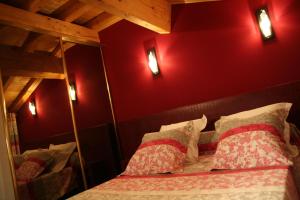 Hotels Les Ecuries de la Tour : photos des chambres