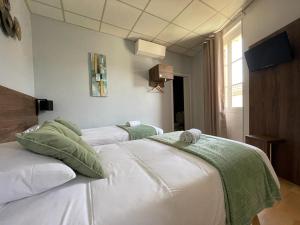 Hotels Hotel Le Rochegude : photos des chambres