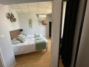 Hotels Hotel Le Rochegude : photos des chambres