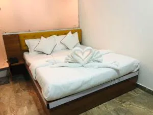 Hotel Santeria Inn, Premier Budget Friendly Luxury Hotel In Surat, Perfect For Families, Couples and Business Travelers - Utrān