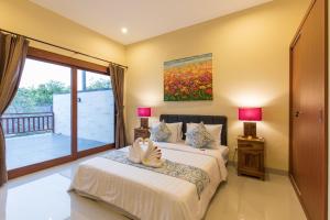 Villa Hitam Putih Legian Bali