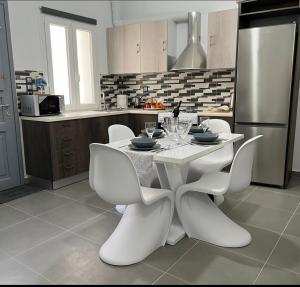 Thanias House ,4 minutes from the center of Hermoulis