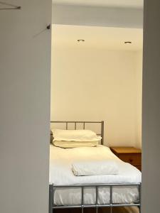 Spacious Entire Two Bedrooms Flat, H 3