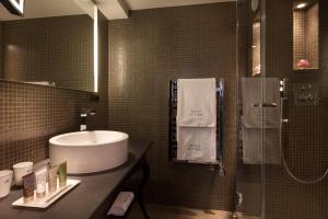 Hotels Le Pavillon de la Reine & Spa : photos des chambres