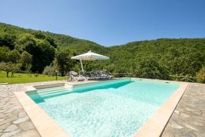 Country house with pool and outbuilding Fivizzano by VacaVilla