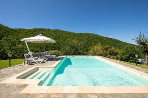 Country house with pool and outbuilding Fivizzano by VacaVilla