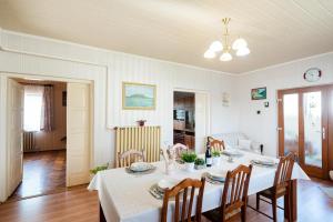 Vadkacsa apartmanház medencével