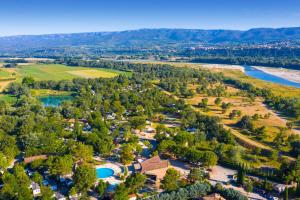 Campings mobil home tout confort 6 personnes climatise au pied du Luberon : photos des chambres