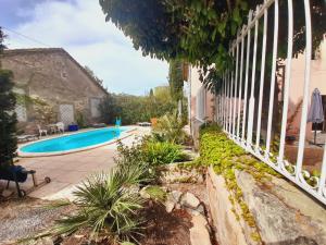 Maisons de vacances Le gite de Sainte Valiere PISCINE et SPA : photos des chambres