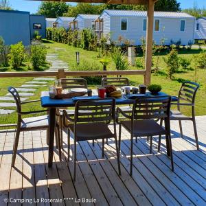 Campings Village Camping La Roseraie : photos des chambres