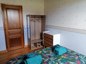 Maisons de vacances Grande maison , jardin,flipper,babyfoot, ping pong, 1 km mer, proche golf, Port en Bessin, Bayeux et plages du debarquement, adaptee enfants : photos des chambres