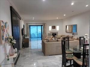 Large 2 bed Apt Puerto Banus Marina Private Parking