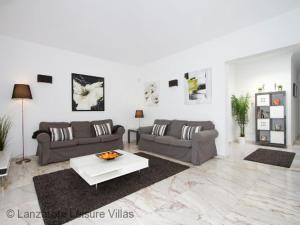 Villa Benedicte sea view, heated pool, bedroom AC, WiFi, SKY, short walk to Puerto del Carmen