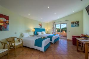 Studio with Balcony and Sea View (3 Adults) room in Canavial I & II Apartamentos