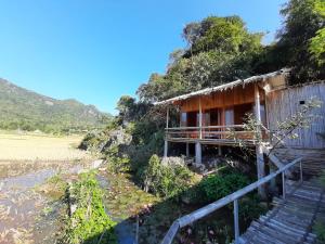 Phòng Gia Đình Hướng Núi (Family Room with Mountain View)