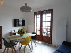 Appartements Nice duplex apartment, 400 m from the beach : photos des chambres