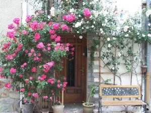 Entre Mer et Montagne Maison de village AVEC VUE SUR LE CANIGOU à 5 minutes à pied du Lac, située dans le joli village de Vinca, Village aux 3 lacs, SOLEIL et Campagne - 屈伊朗