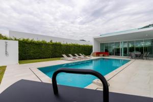 Modern 4 Bedroom Pool Villa KH-A5