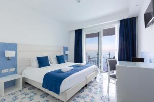 Superior Double or Twin Room with Sea View
