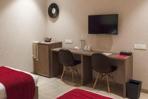 ROSASTAYS Gurugram Golf Course