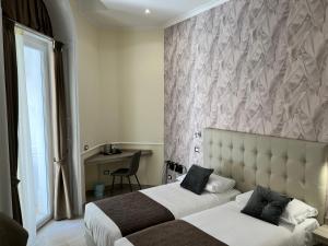 Large Double or Twin Room room in Hotel Le Petit