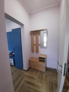 2V1 - Studio 1