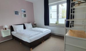 Budget Double Room room in bed & kitchen