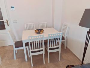 Lovely 2-Bed Apartment in Marina de la Duquesa