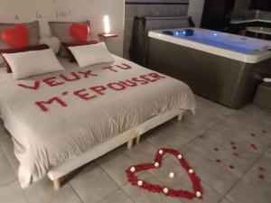 Appartements Nuit romantique avec Jacuzzi SPA privatif proche TOULOUSE : photos des chambres