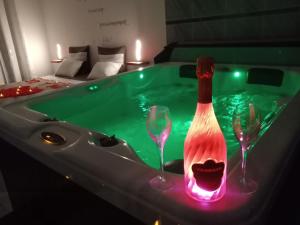 Appartements Nuit romantique avec Jacuzzi SPA privatif proche TOULOUSE : photos des chambres