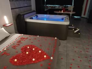 Appartements Nuit romantique avec Jacuzzi SPA privatif proche TOULOUSE : photos des chambres