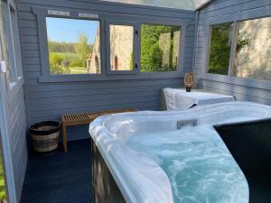 Les Gîtes de La Pellerie - 2 piscines intérieur & extérieur - Touraine - 3 gîtes - familial, calme, campagne