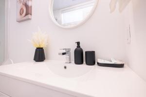 Luxury & Comfy Apartment, Mins Drive ToNiagara Falls Attraction