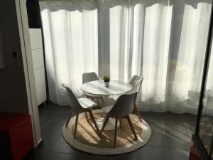 Appartements Le Ponant, Wifi, Piscine, Parking : photos des chambres